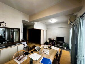 ダイニングから見たLDK全体