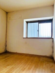 Before 玄関から見て右側の洋室